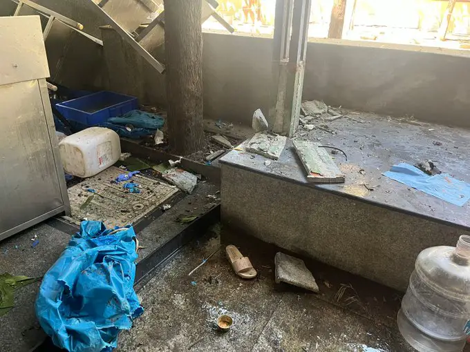 GHlTyAmXcAAILZc Rameshwaram Cafe Blast: शुक्रवार दोपहर करीब 1 बजे बेंगलुरु के रामेश्वरम कैफे में बम विस्फोट में 9 लोग घायल हुए। धमाके की वीडियो सामने आई…
